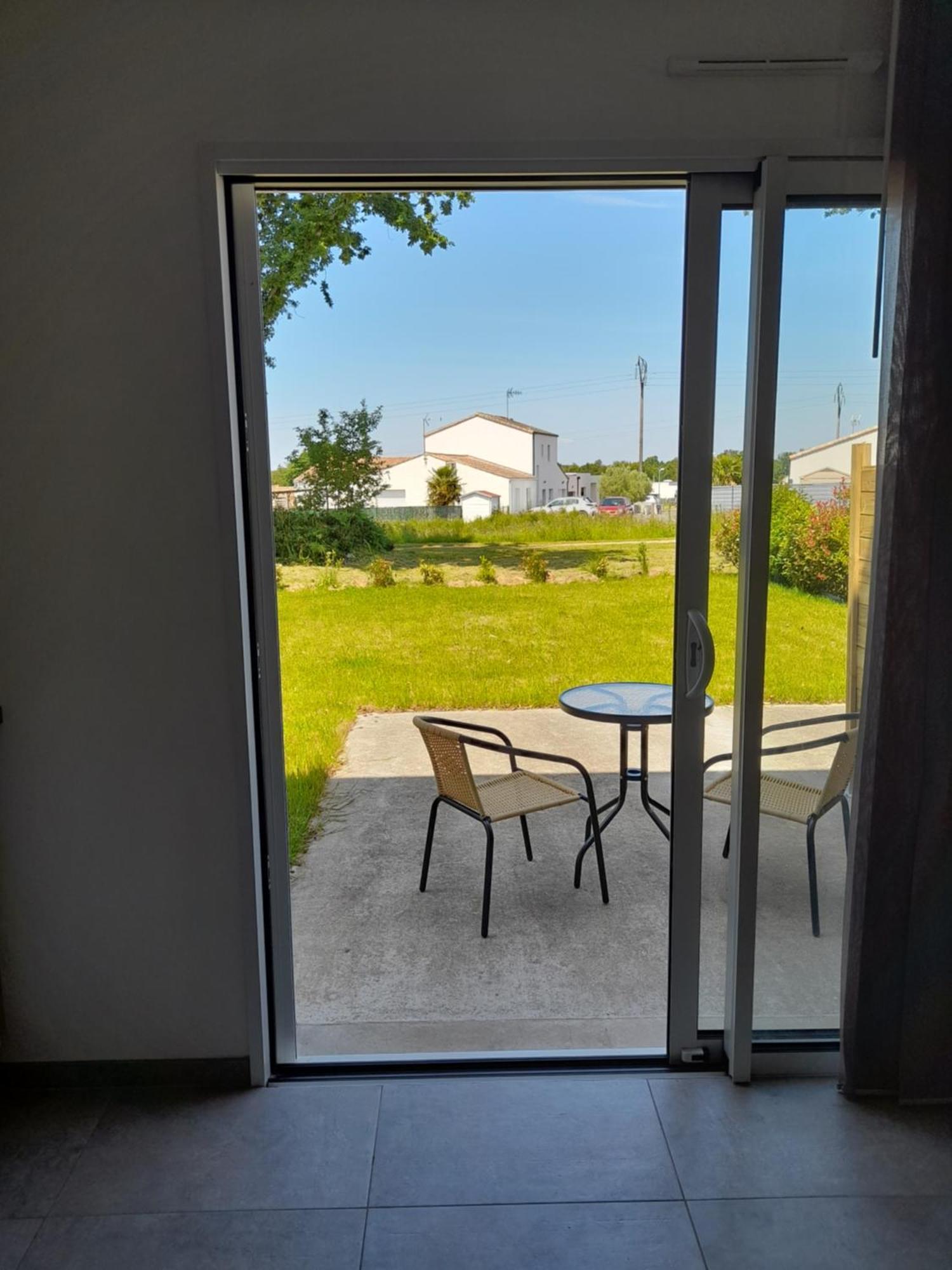 Studio Lumineux Avec Terrasse La Roche-sur-Yon Exteriör bild