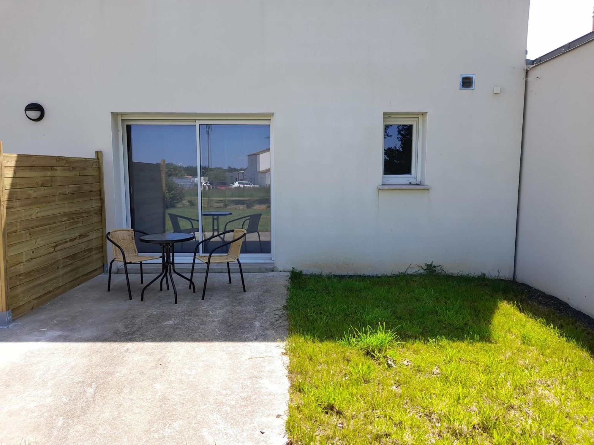 Studio Lumineux Avec Terrasse La Roche-sur-Yon Exteriör bild